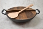 Preview: Wok aus Gusseisen Ø 36 cm mit Deckel & Pfannenwender aus Holz
