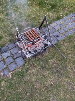 Mobiler Grillständer aus Stahl (ST37) für Lagerfeuer & Feuerstelle