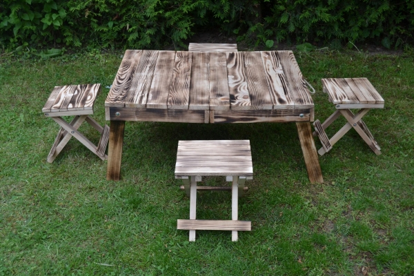 Klappbarer Campingtisch / Koffertisch mit 4-Sitzen aus Holz 5-teiliges Set