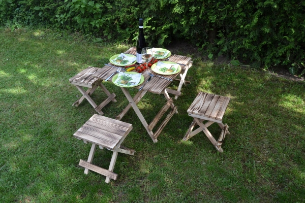 Klappbarer Campingtisch / Picknicktisch mit 4-Sitzen aus Holz 5-teiliges Set Klappbarer Campingtisch / Picknicktisch mit 4-Sitzen aus Holz 5-teiliges Set