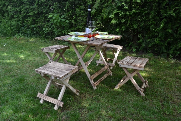 Klappbarer Campingtisch / Picknicktisch mit 4-Sitzen aus Holz 5-teiliges Set Klappbarer Campingtisch / Picknicktisch mit 4-Sitzen aus Holz 5-teiliges Set