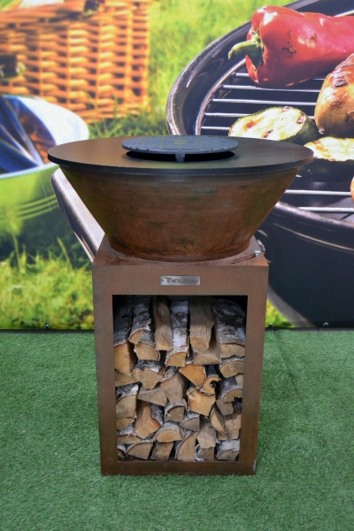 Feuerstelle & Feuerplatten Grill in Rostoptik mit Holzlege Ø 72 cm