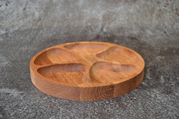 Servierplatte rund mit 5 Mulden aus Eiche 20 cm Servierplatte rund mit 5 Mulden aus Eiche 20 cm