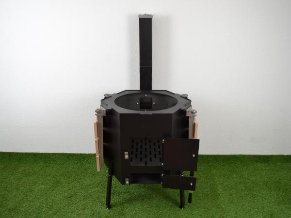 Utschak "Hexagon" mit Schornstein / Abzugsrohr aus Stahl ST37 Schwarz für Kasan 12 L Utschak "Hexagon" mit Schornstein / Abzugsrohr aus Stahl ST37 Schwarz für Kasan 12 L