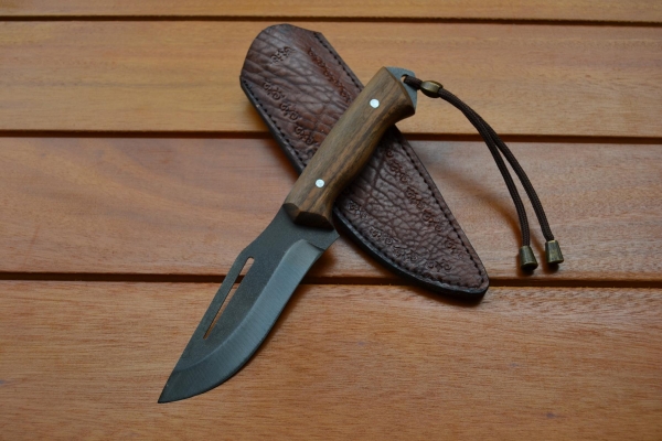 Bushcraft Messer mit Lederscheide